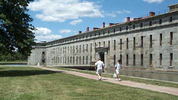 FtDelaware_front_cropped.jpg (29925 bytes)