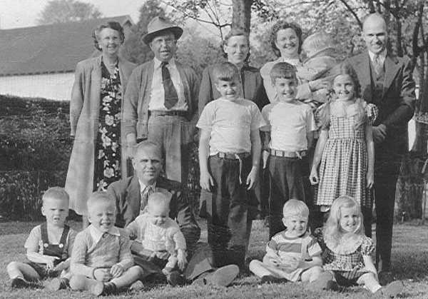 VoshellJohnWSr_Family_Peg.jpg (41038 bytes)