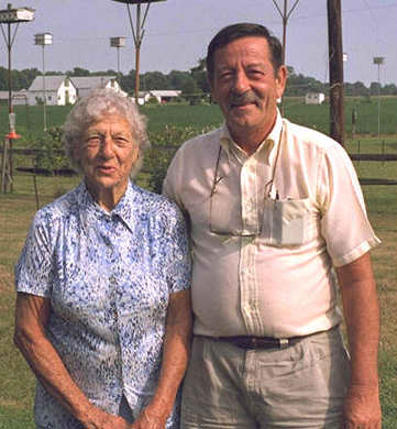 WallsLeslie&Mother.JPG (80361 bytes)