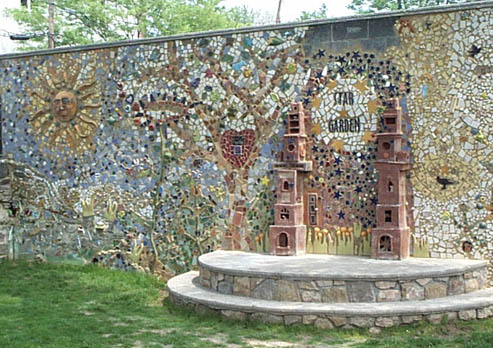 MosaicWall_Left.jpg (69099 bytes)