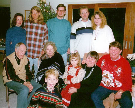 StonesiferKris_Family_med.jpg (57679 bytes)