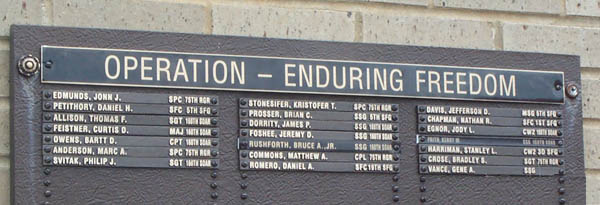 BraggMemorial_Plaque.jpg (37732 bytes)