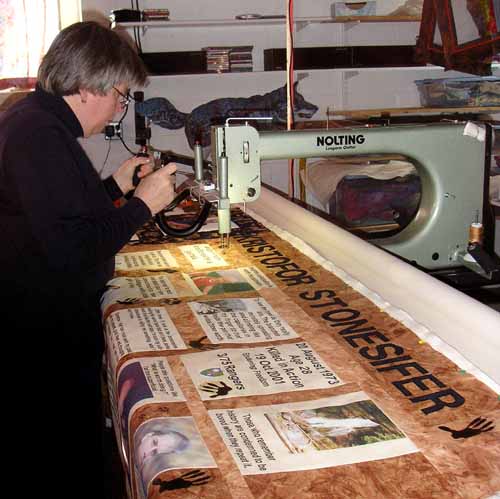 HonorTheFallenQuilt0744_1.JPG (43384 bytes)