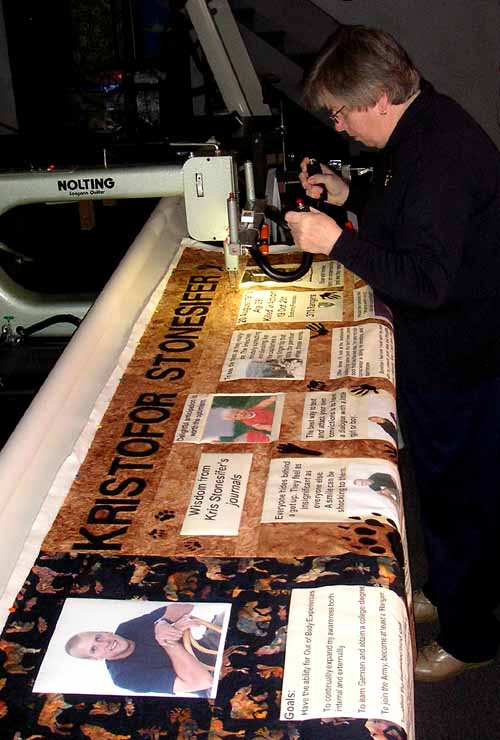 HonorTheFallenQuilt0770_1.JPG (57960 bytes)