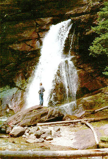 StonesiferKris_Waterfall2_sharp.jpg (74016 bytes)