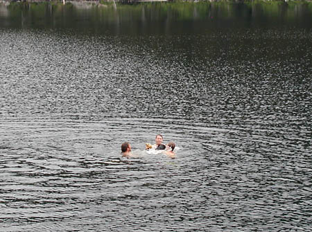 UHL-PipeInTheMiddle.JPG (58372 bytes)