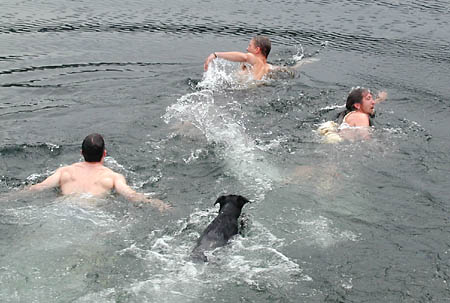 UHL-PipeSwimmingOut1.JPG (37882 bytes)