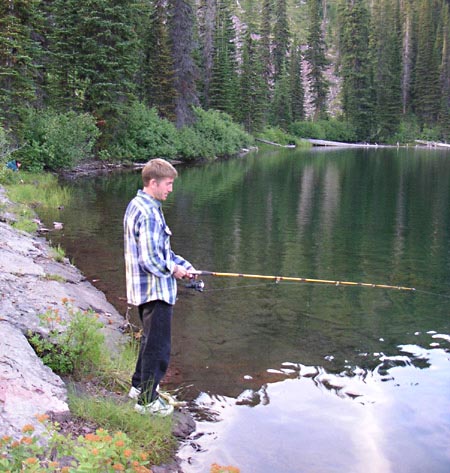 PICT0135ErikFishing03.JPG (100745 bytes)