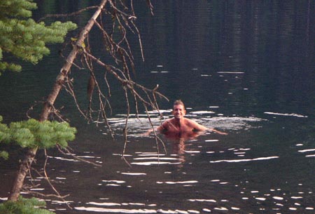 PICT0080ErikSwim.JPG (58085 bytes)