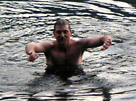 PICT0081LukeSwim.JPG (84336 bytes)