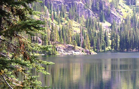 PICT0156.CampsiteFromPoint.JPG (85263 bytes)