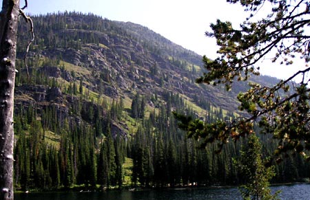 PICT0099CampsiteFromThePoint01.JPG (78464 bytes)