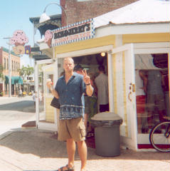 Duval St_small.jpg (15929 bytes)